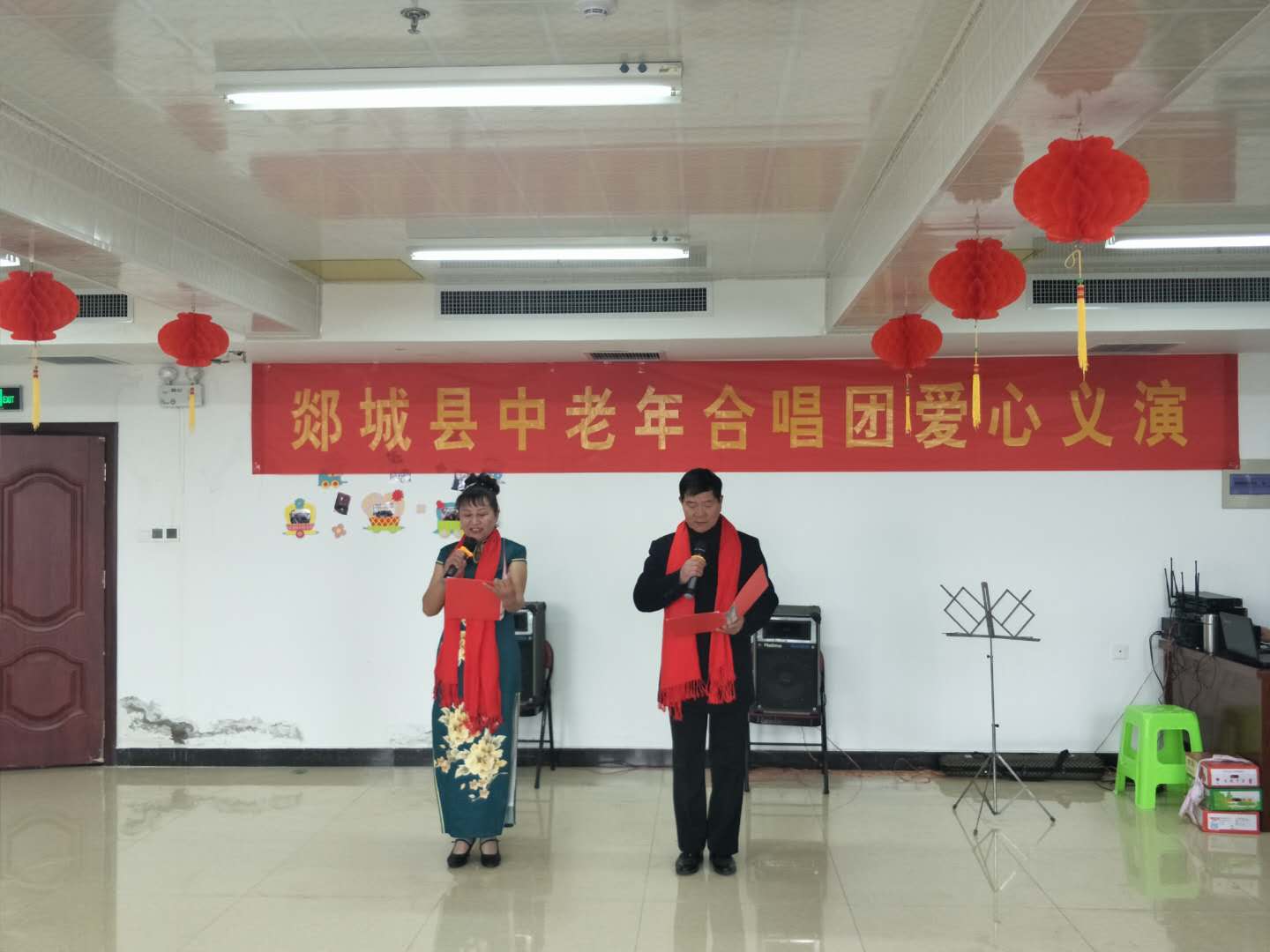 中老年合唱团爱心义演